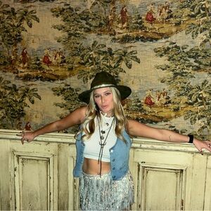 Meet your Posher, Monica